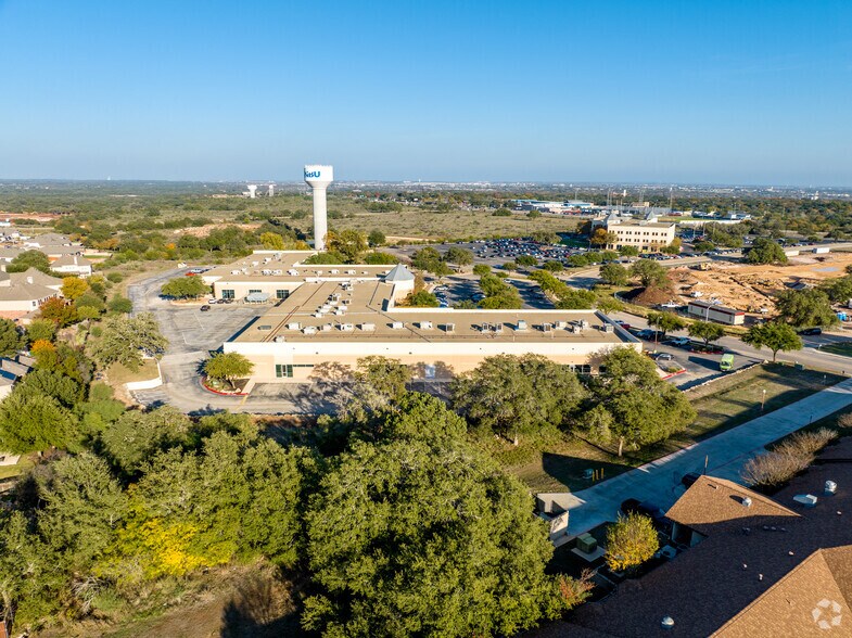 More Photos Of 1672 Independence Dr, New Braunfels Office For Lease
