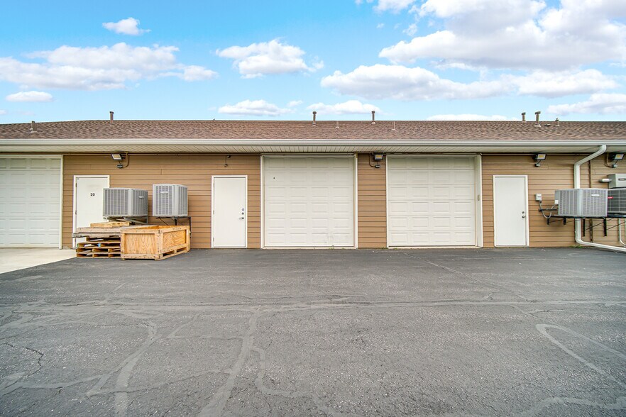 More Photos Of 2502 Beech St, Valparaiso Storefront For Sale