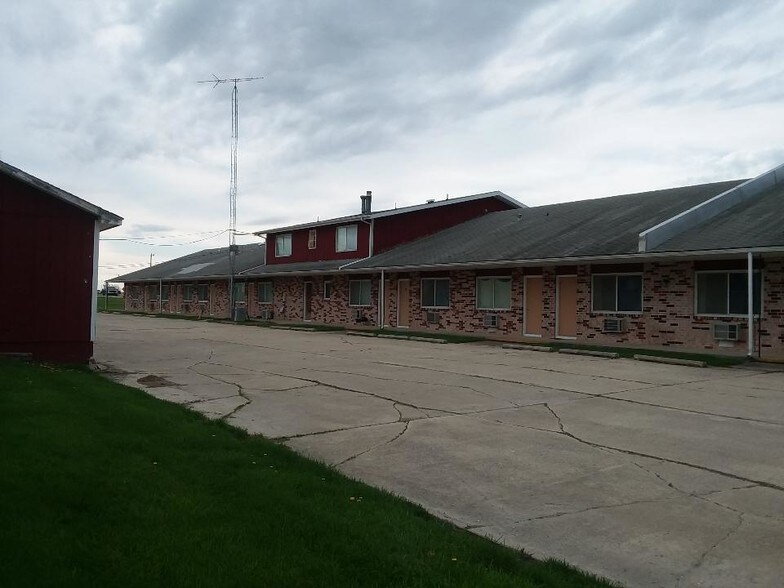 More Photos Of 2010 E Main St, Lamoni Hotel For Sale