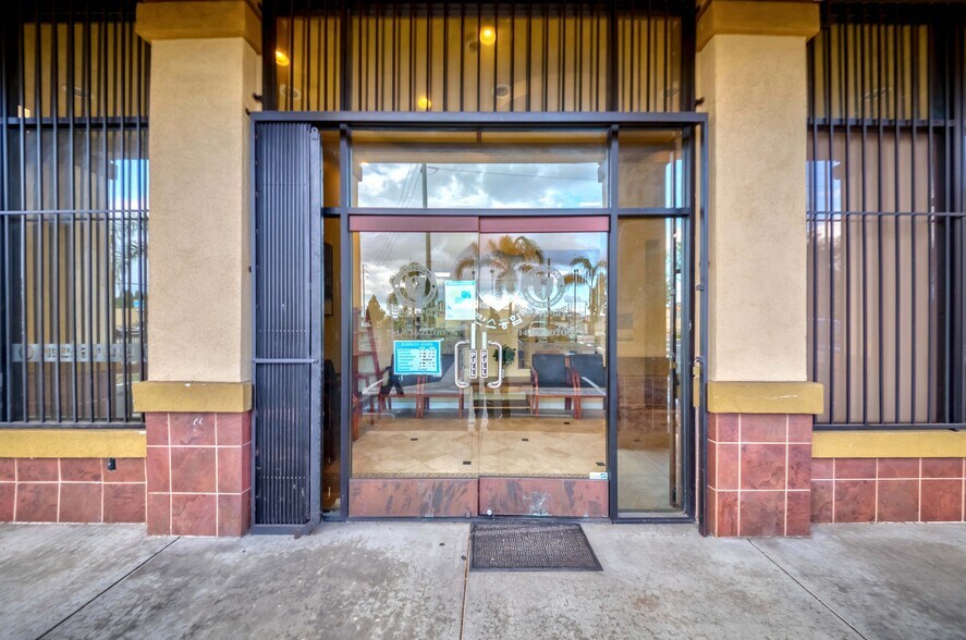 More Photos Of 8471 Garden Grove Blvd, Garden Grove Medical For Sale