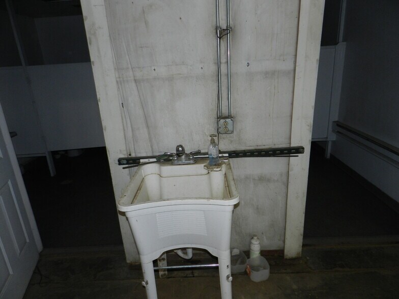 More Photos Of 430 W 8th St, Delta Unknown For Lease