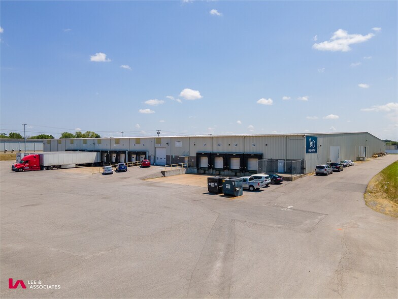 More Photos Of 1136 Dunlop Ln, Clarksville Warehouse For Lease