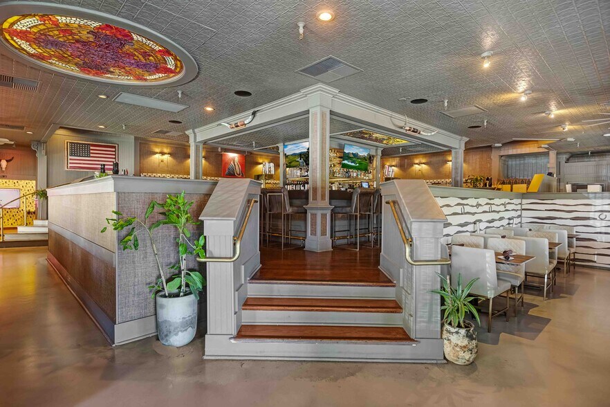 More Photos Of 72620 El Paseo, Palm Desert Restaurant For Sale