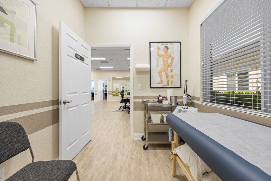 More Photos Of 4966-4968 Royal Gulf Cir, Fort Myers Medical For Sale
