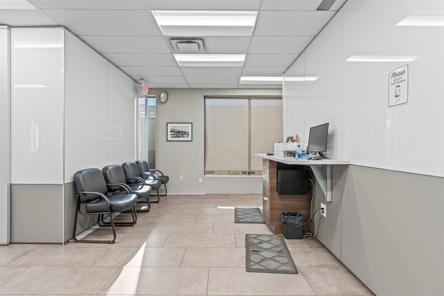 More Photos Of 3100 30 Av, Vernon Office For Sale