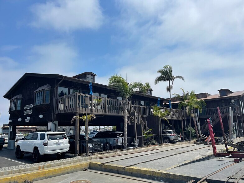 More Photos Of 2711-2729 W Coast Hwy, Newport Beach Office For Lease