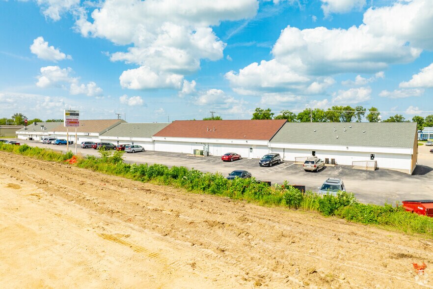 More Photos Of 750-768 Center Point Rd, Hiawatha Storefront Retail Office For Lease