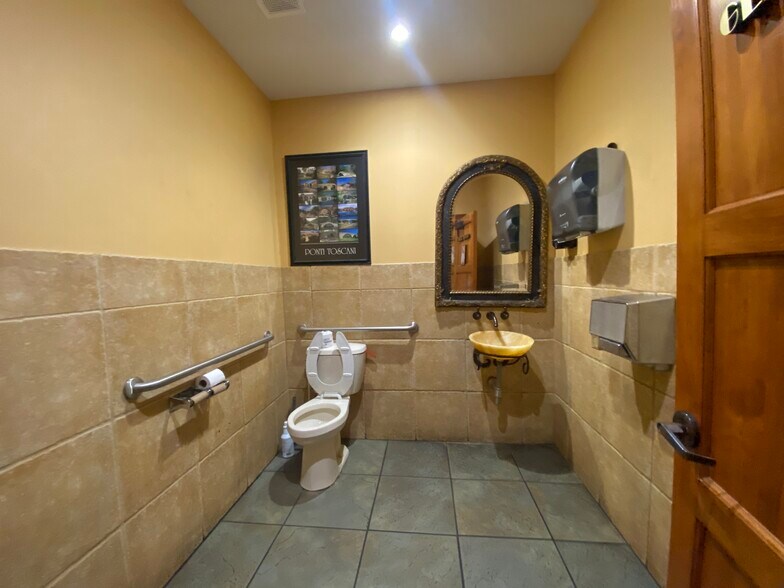 More Photos Of 3504 Highway 365, Nederland General Retail For Lease