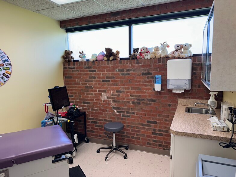 More Photos Of 2303 Executive Cir, Greenville Medical For Sale