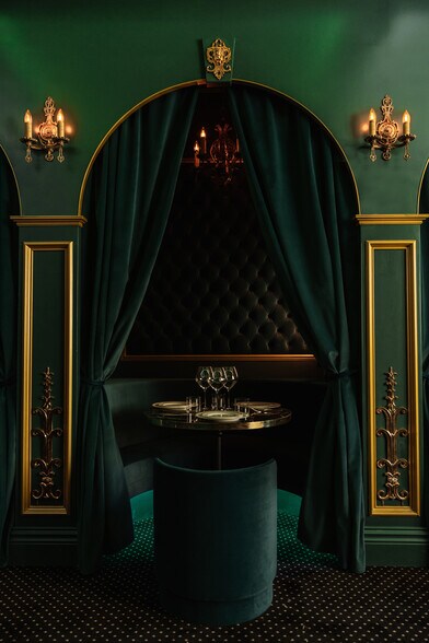 More Photos Of 8947 W Sunset Blvd, West Hollywood Restaurant For Lease