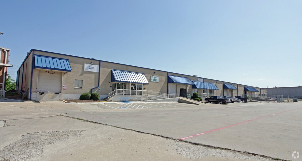More Photos Of 3211-3227 E Avenue E, Arlington Distribution For Lease