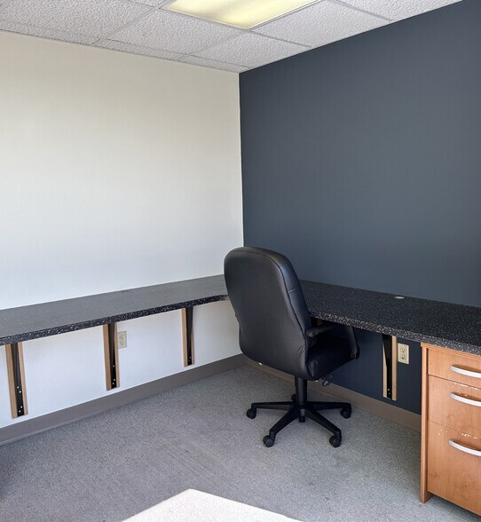 More Photos Of 133 Old Road to Nine Acre Cor, Concord Hospital For Sale