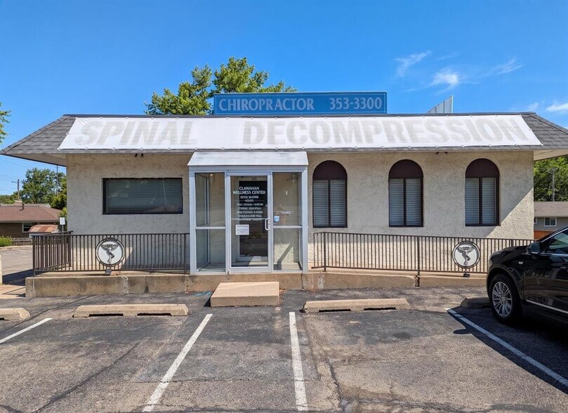 More Photos Of 105 N Parkway Dr, Pekin Office For Lease