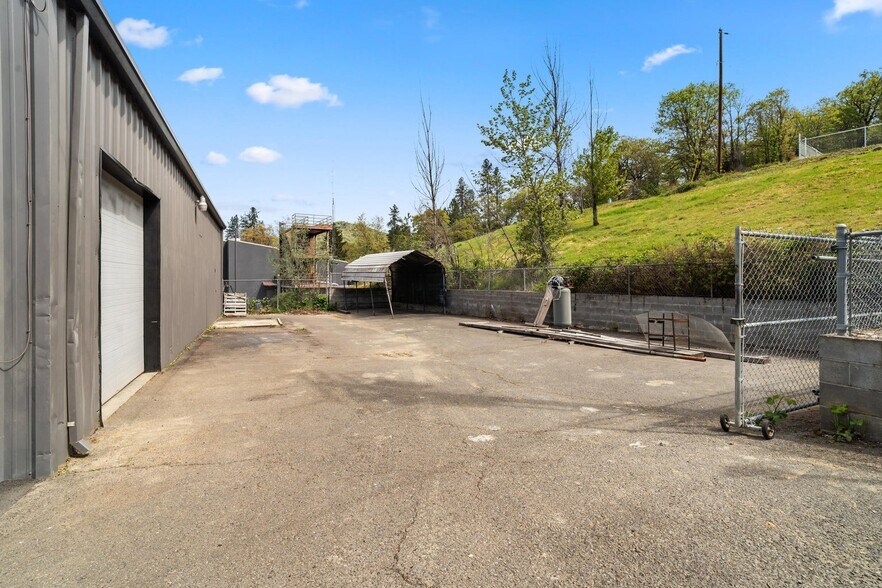 More Photos Of 5450 N River Rd, Gold Hill Self Storage For Sale