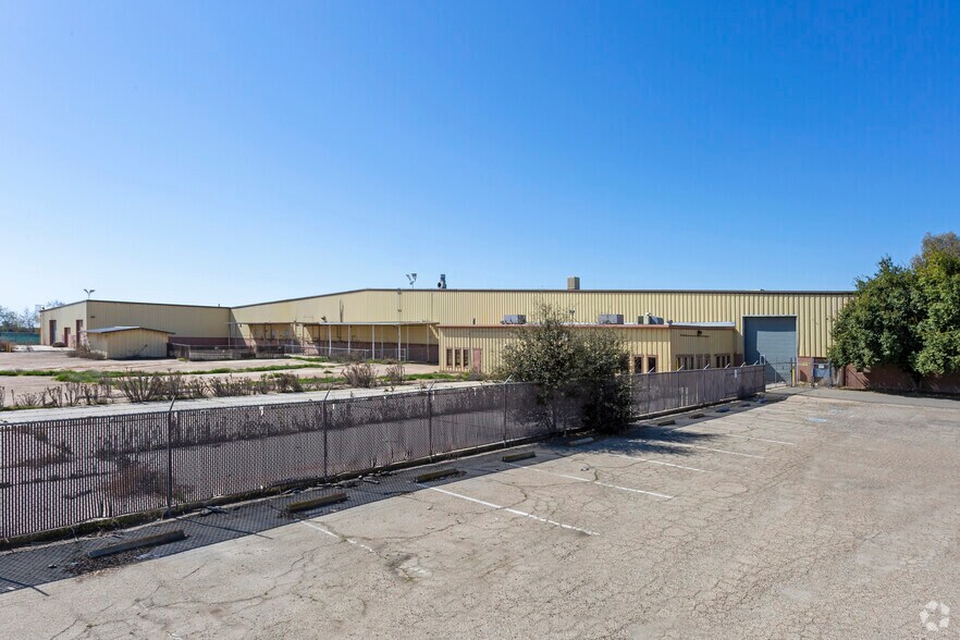 More Photos Of 1485 Curtis Ave, Reedley Manufacturing For Lease