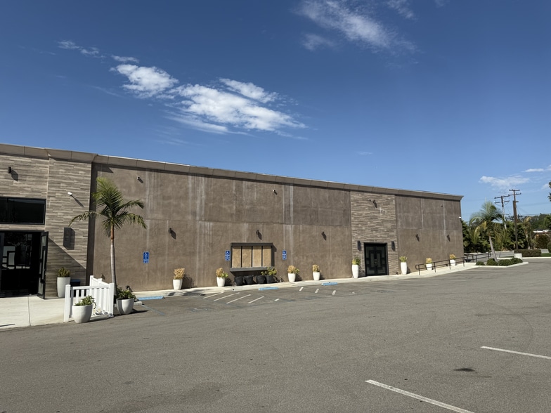 More Photos Of 651 W Whittier Blvd, La Habra Restaurant For Lease