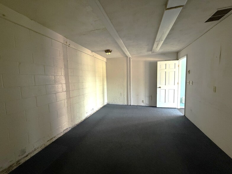 More Photos Of 2184 Broadway Ave, North Bend Office For Sale