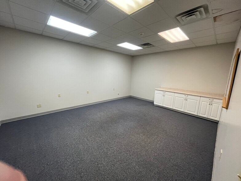 More Photos Of 6801 Broadway, Merrillville Medical For Lease