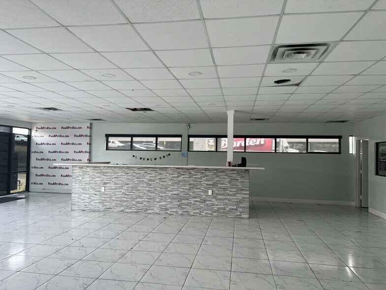 More Photos Of 3433 I-45, Houston Freestanding For Lease