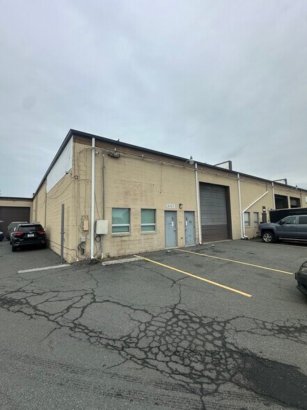 More Photos Of 8464-8494 Terminal Rd, Lorton Warehouse For Lease