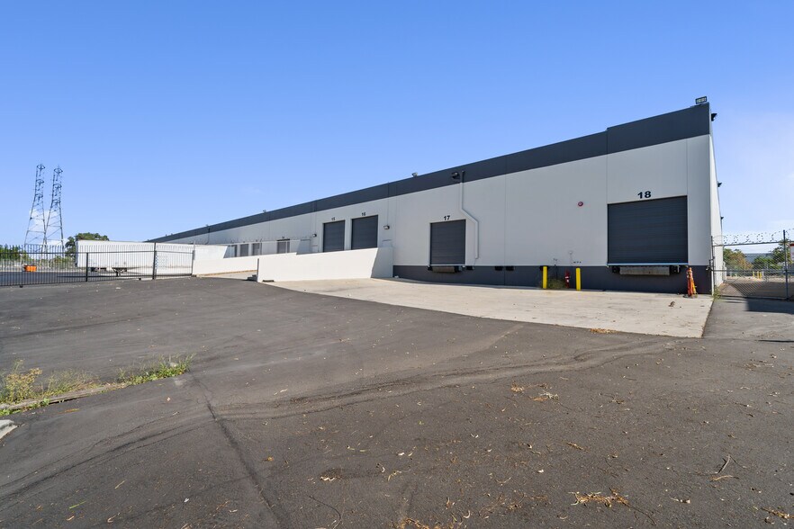 More Photos Of 16801-16811 S Central Ave, Carson Warehouse For Lease