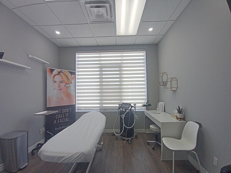 More Photos Of 300 Terry Fox Dr, Ottawa Office For Sale