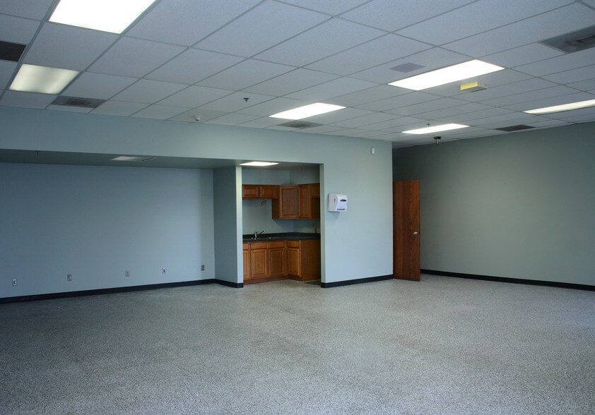 More Photos Of 6210 Abbott Dr, Omaha Distribution For Sale