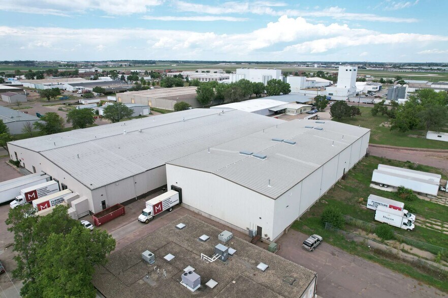 More Photos Of 808 W Cherokee St, Sioux Falls Industrial For Lease