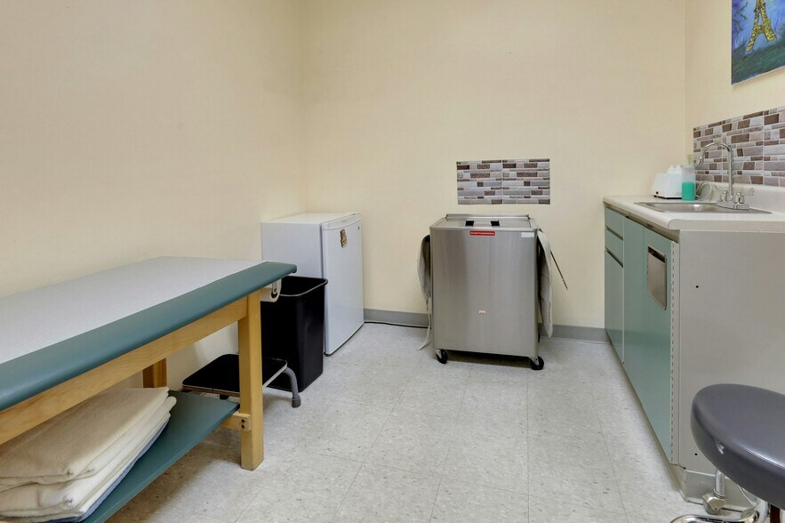 More Photos Of 1033 Clifton Ave, Clifton Medical For Sale