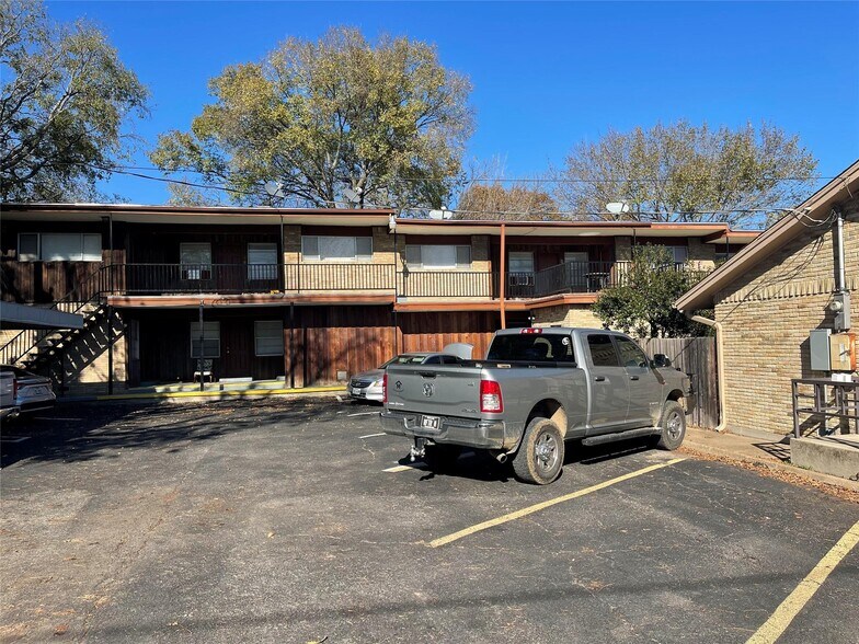 More Photos Of 322 S Waco St, Weatherford Apartments For Sale