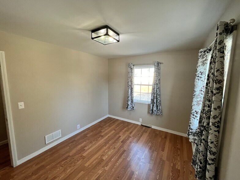 More Photos Of 260 Calumet St, Oswego Office For Sale