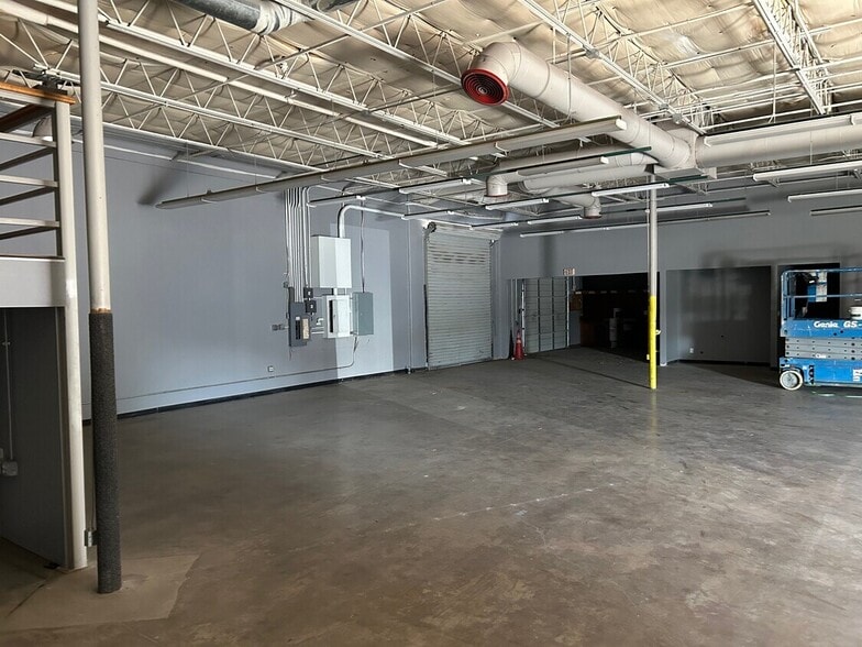 More Photos Of 2429-2458 Walnut Ridge St, Dallas Light Manufacturing For Lease