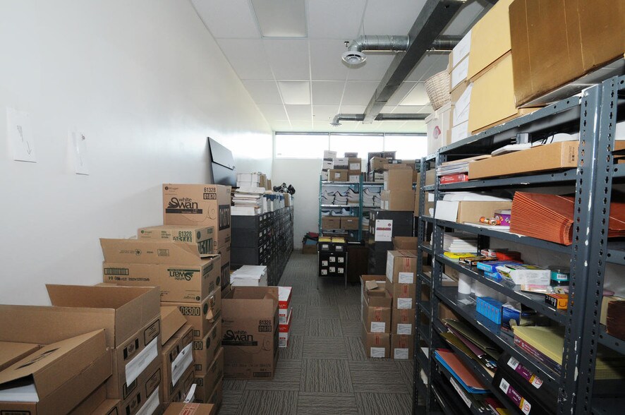 More Photos Of 64 Prince Andrew Pl, Toronto Warehouse For Lease