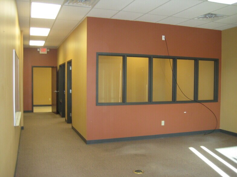 More Photos Of 8913-8923 Veterans Memorial Pky, O'Fallon Office Residential For Lease