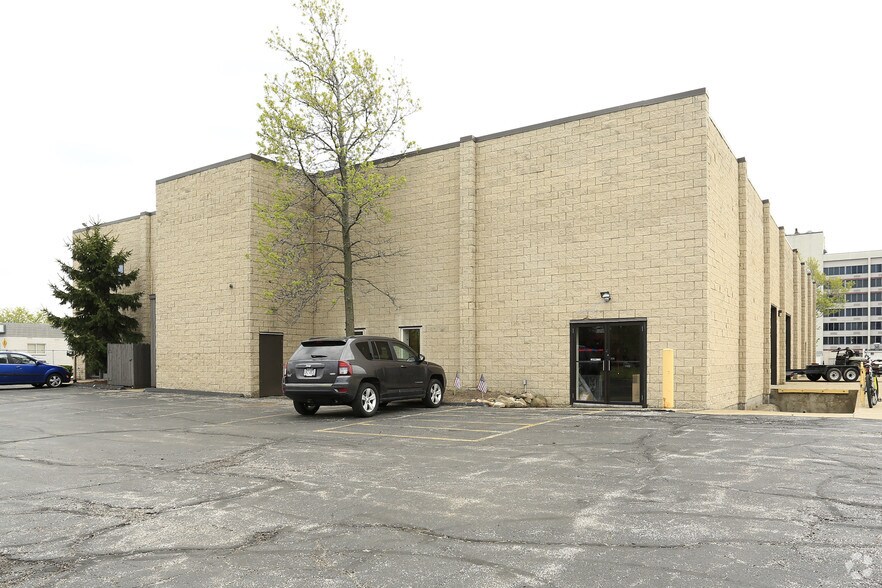 More Photos Of 24748 Aurora Rd, Bedford Heights Warehouse For Lease