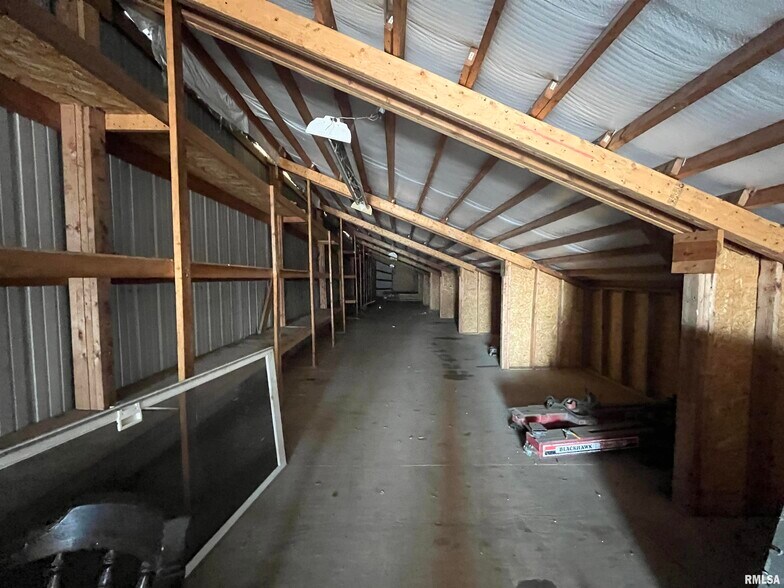 More Photos Of 421 E Moneta Ave, Peoria Heights Self Storage For Sale