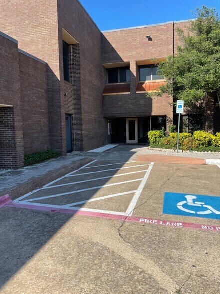 More Photos Of 101 E Randol Mill Rd, Arlington Office For Lease