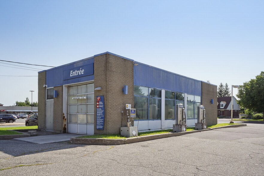 More Photos Of 80-90 Rue Quévillon, Varennes Convenience Store For Sale