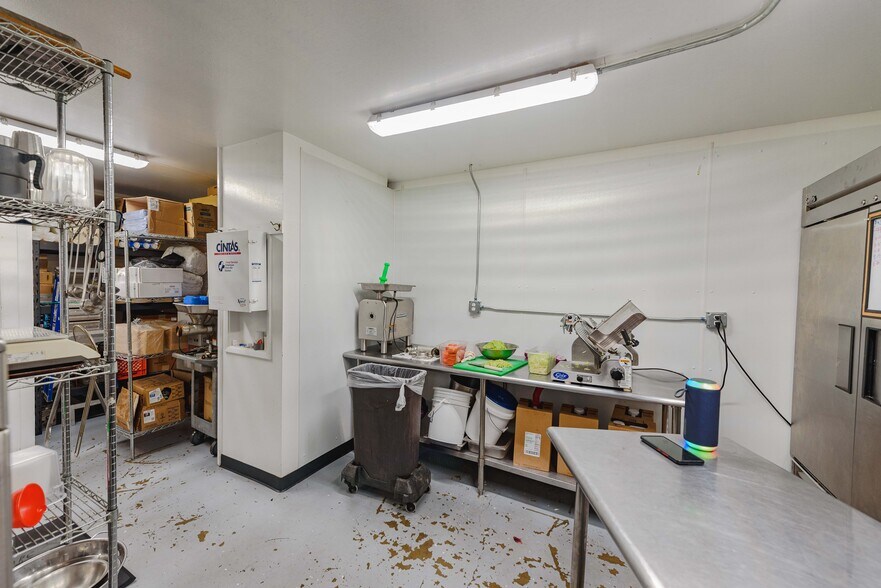 More Photos Of 75310 US HIGHWAY 101, Reedsport General Retail For Sale