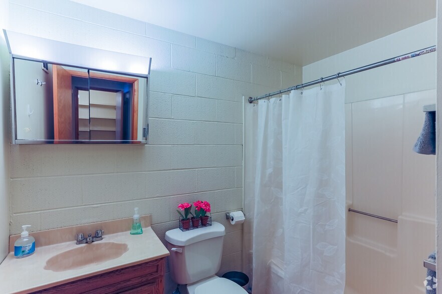 More Photos Of 2708 Wehnwood Rd, Altoona Apartments For Sale
