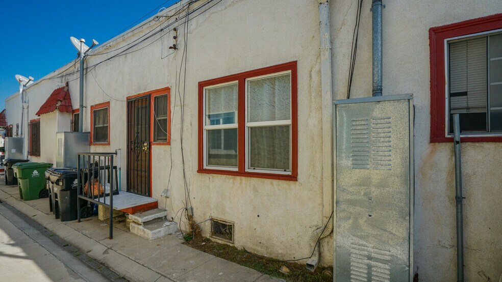 More Photos Of 1462 W 53rd St, Los Angeles Apartments For Sale