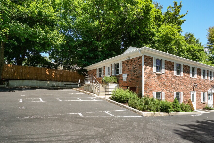 More Photos Of 160 N State Rd, Briarcliff Manor Village Medical For Lease