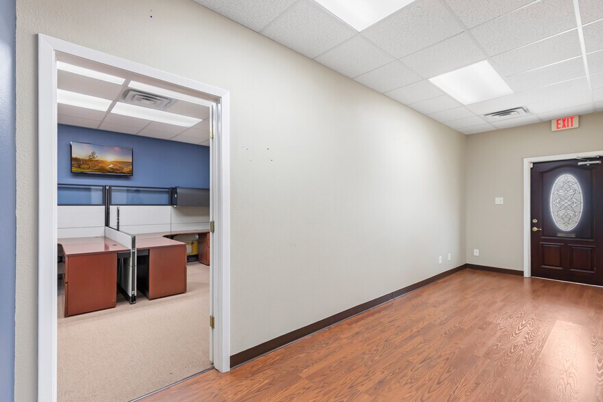 More Photos Of 80-90 Wilson Rd, Humble Medical For Lease