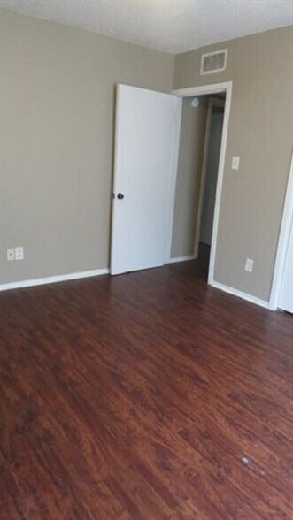 More Photos Of 1301 Pine St, Texarkana Apartments For Sale