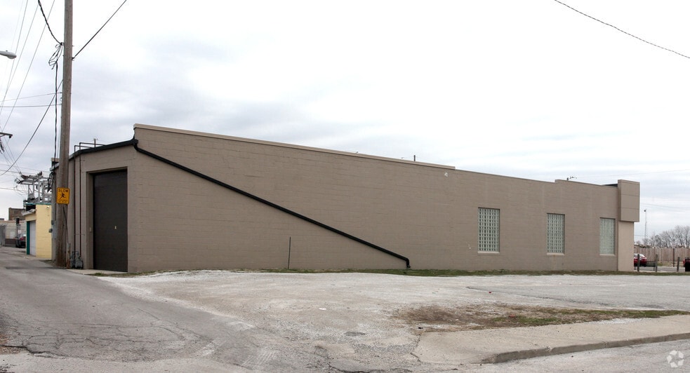 More Photos Of 1032 Main St, Indianapolis Restaurant For Lease