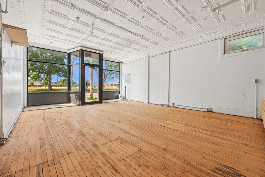 More Photos Of 2710-2712 17th St, Racine Storefront Retail Residential For Sale