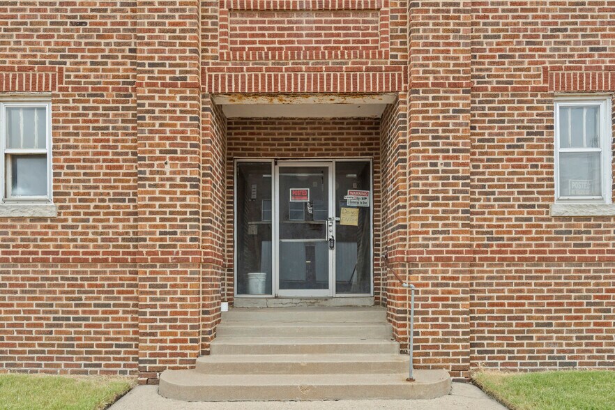 More Photos Of 201 N 3rd St, Ponca City Apartments For Sale