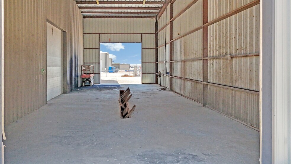 More Photos Of 10712 W County Road 77, Midland Service For Lease