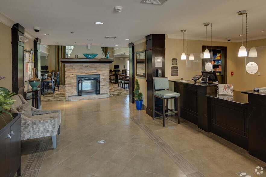 More Photos Of 300 W Romeo B Garrett Ave, Peoria Hotel For Sale