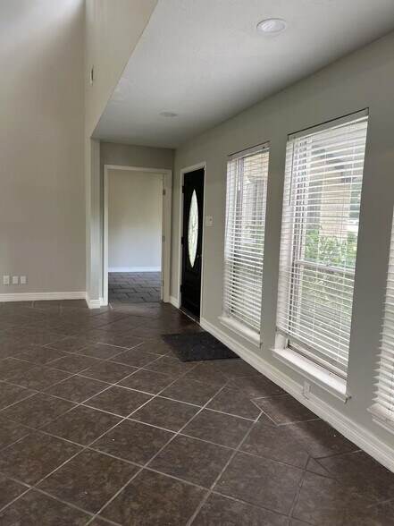 More Photos Of 14221 Horseshoe Bnd, Conroe Specialty For Lease